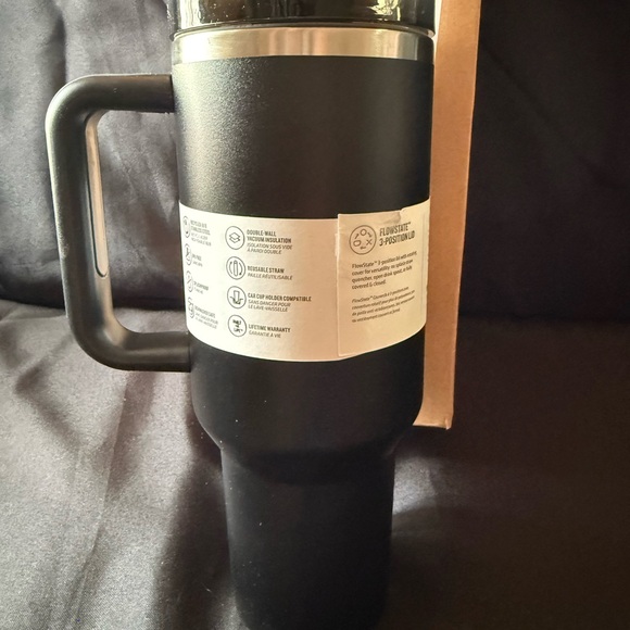 New Stanley 40oz ALL Black Blacked Out Quencher H2.0 Tumbler w/ Straw - Picture 4 of 5